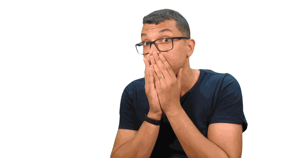 Professor Maicon com expressão de alerta